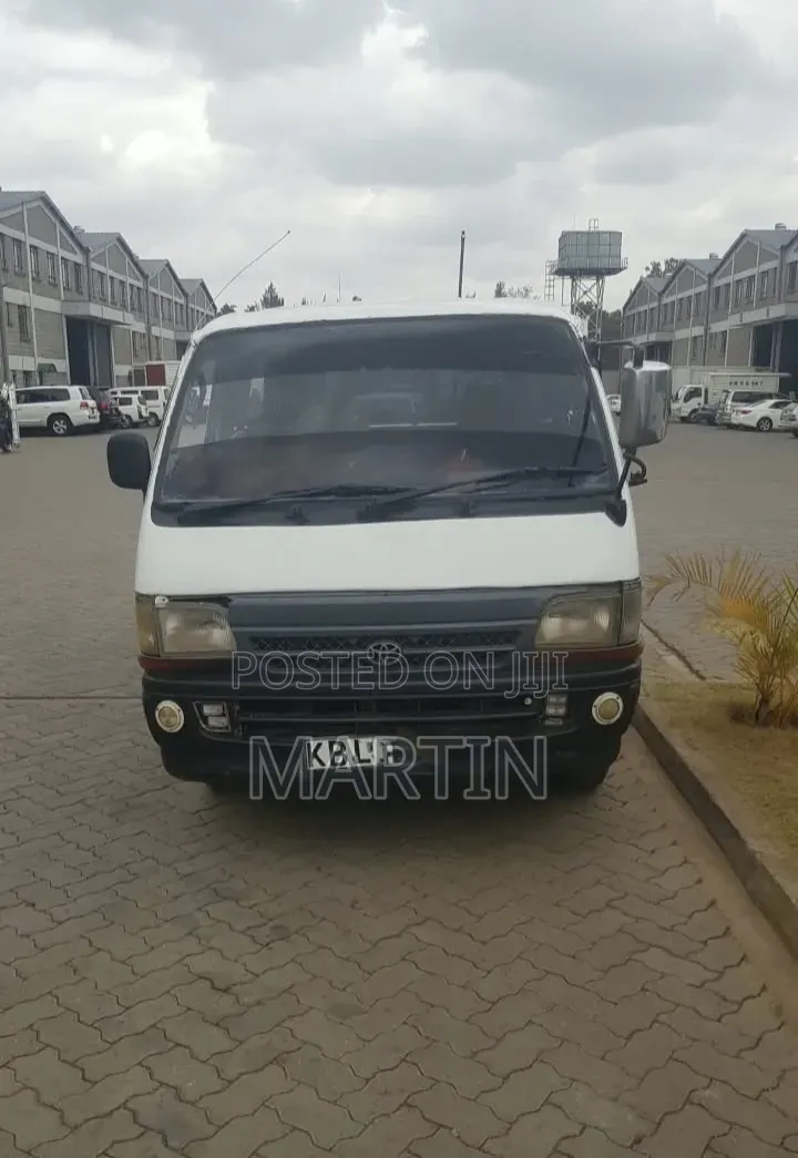 Toyota Grand HiAce 2002 White