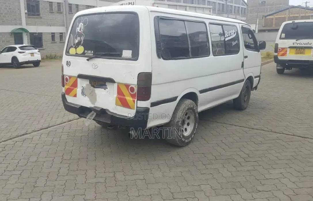 Toyota Grand HiAce 2002 White