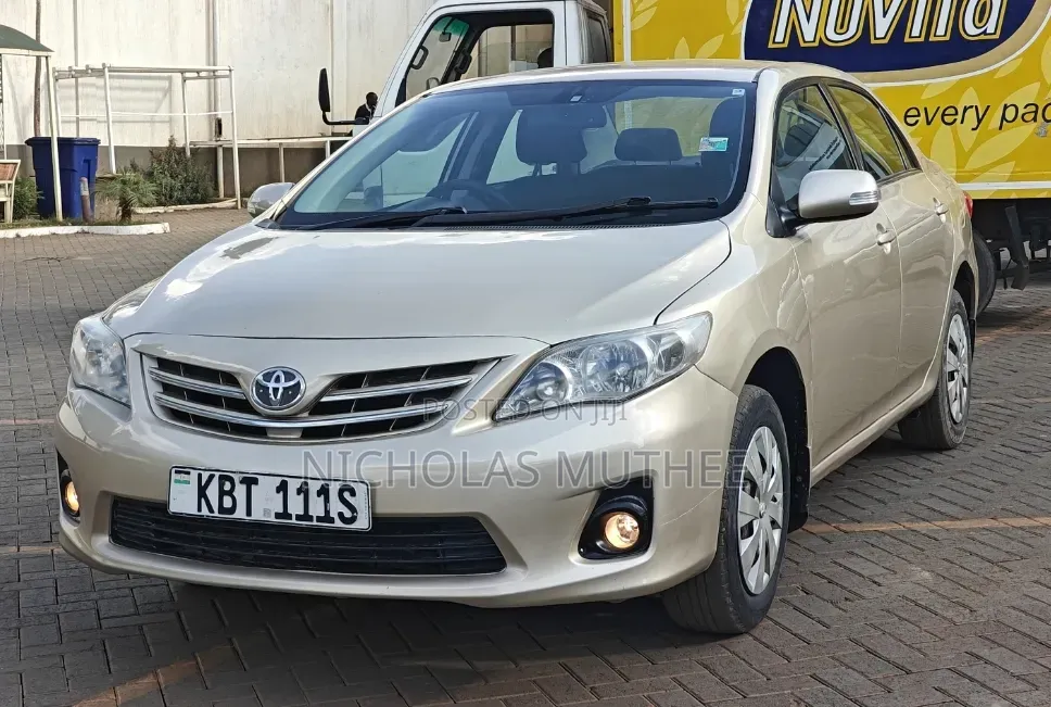 Toyota Corolla 2012 Gold