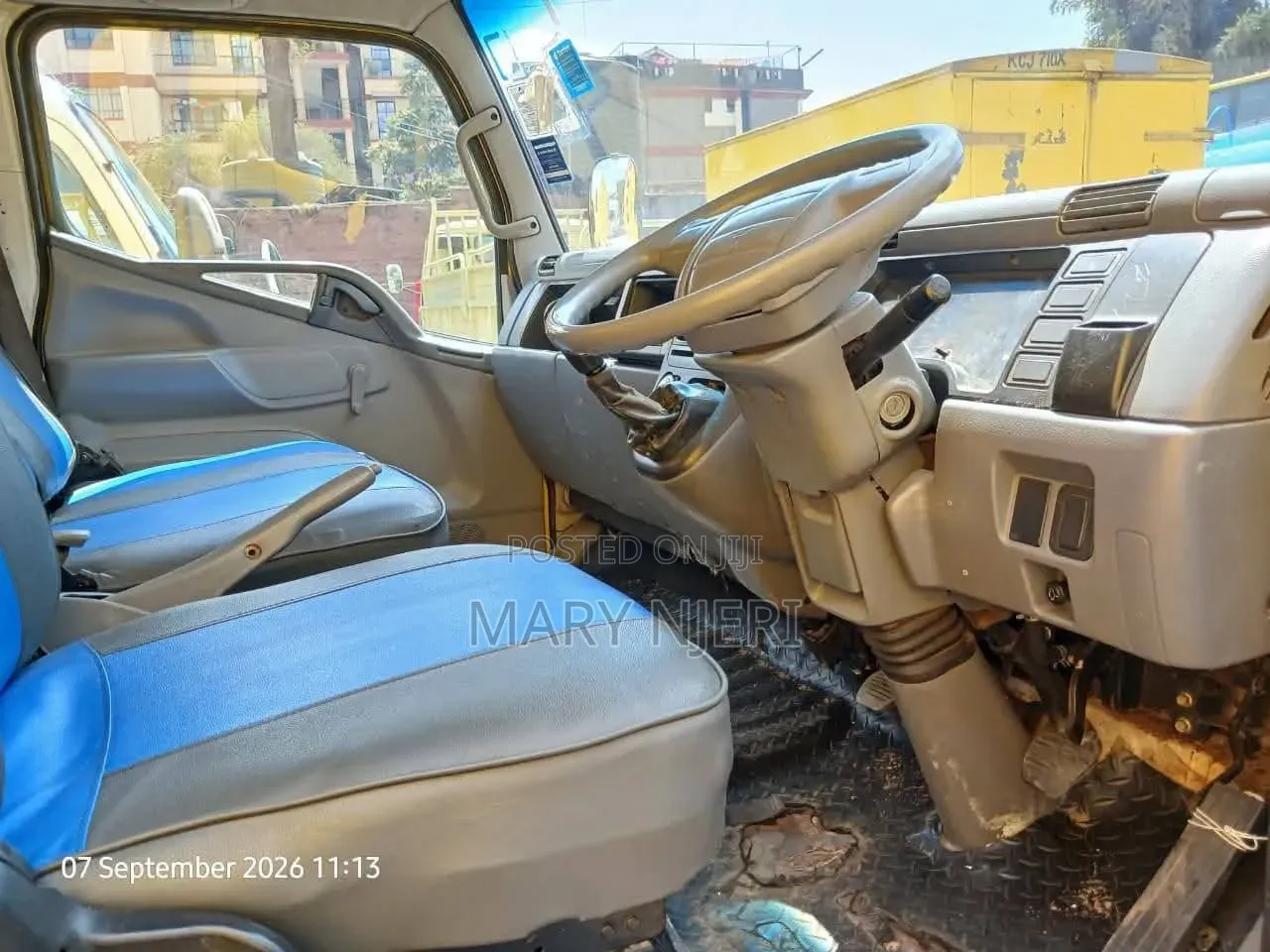 Mitsubishi Canter Fuso Lorry 2014 Yellow