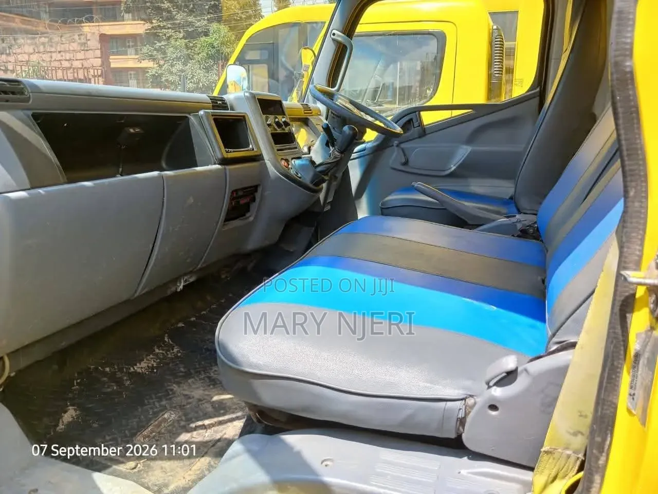 Mitsubishi Canter Fuso Lorry 2014 Yellow