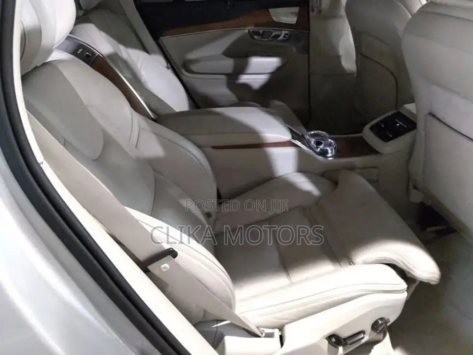 Volvo XC90 T6 Momentum AWD 2019 Silver