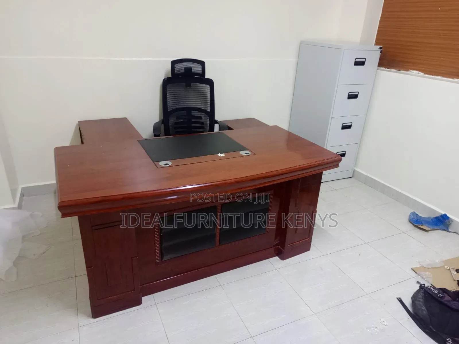 Executive Office Desk 1.6M - Mahogany Brown