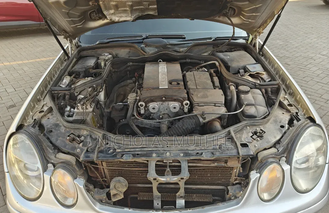 Mercedes-Benz E200 2005 Silver