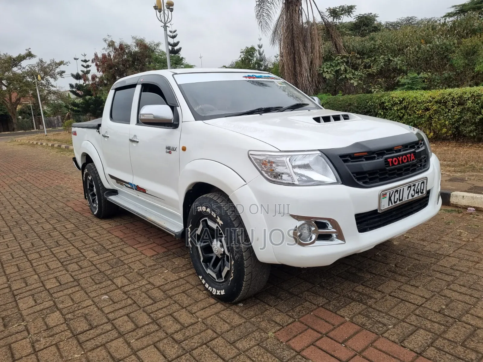 Toyota Hilux 2012 White