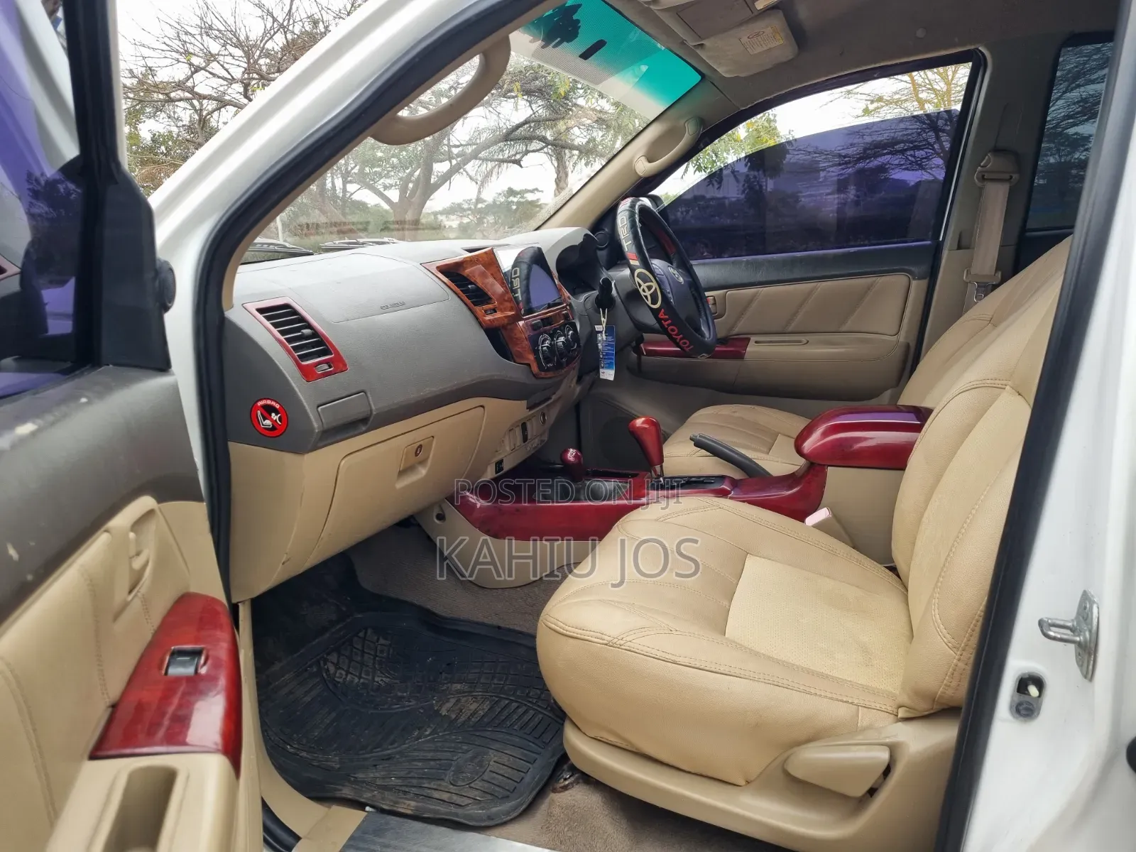 Toyota Hilux 2012 White