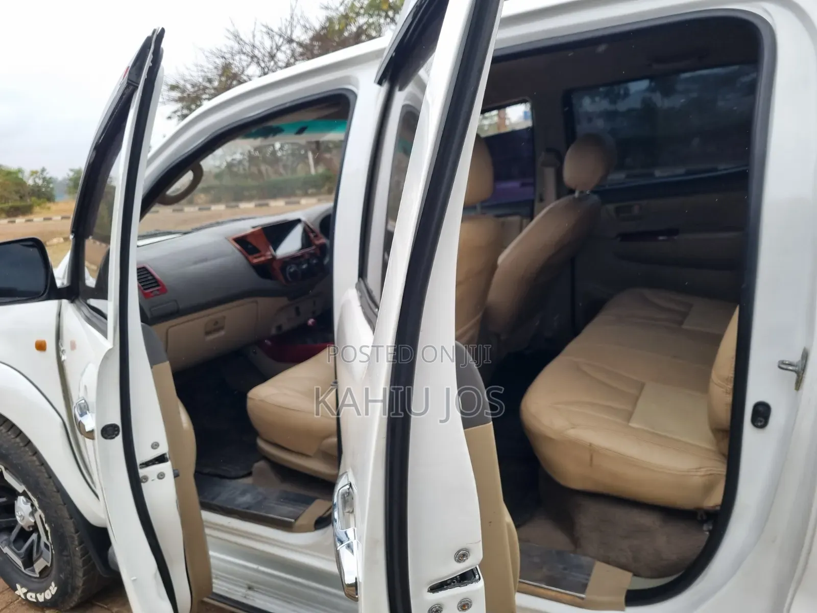 Toyota Hilux 2012 White