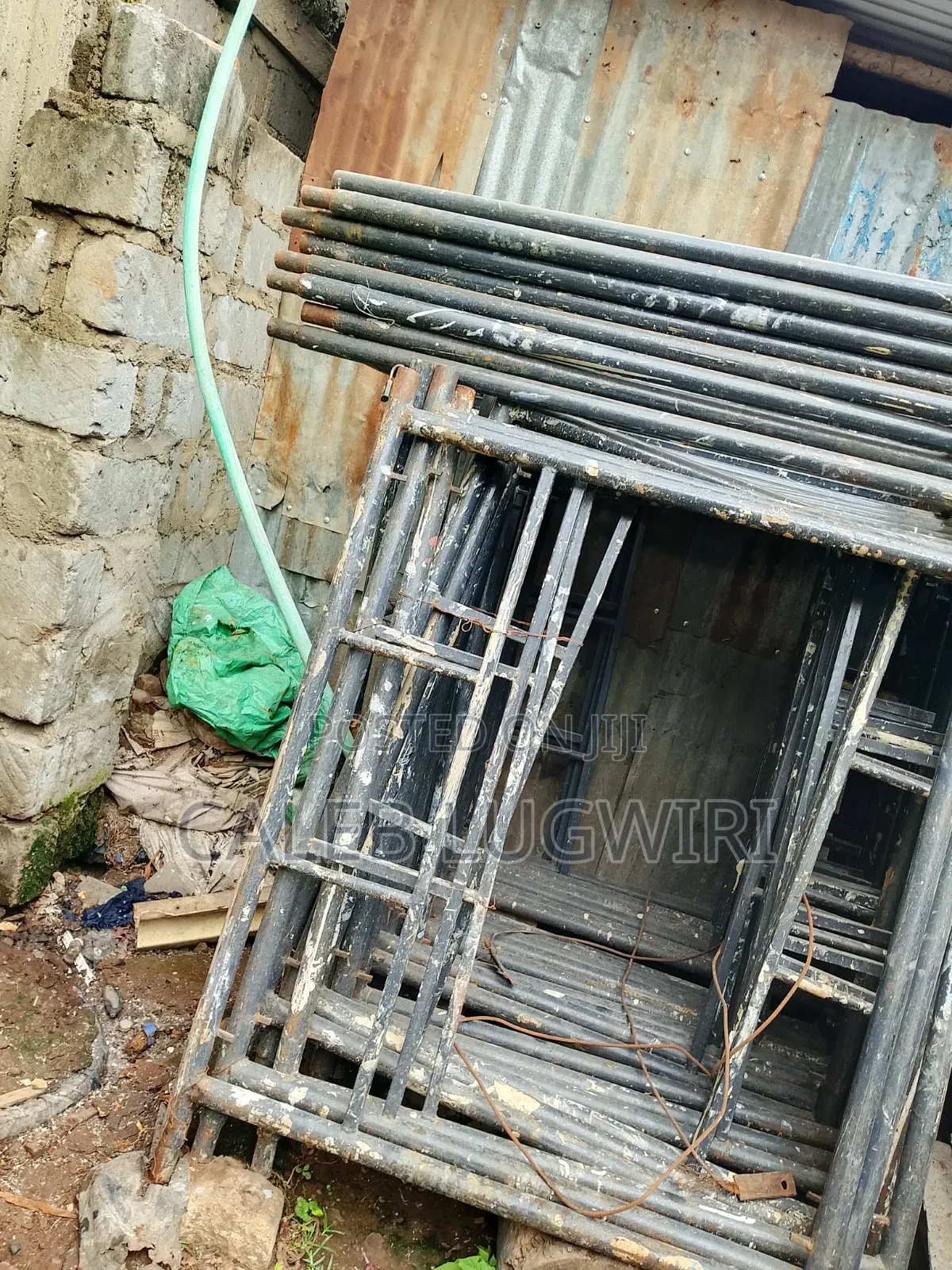 Ladder Scaffolding for All Contraction