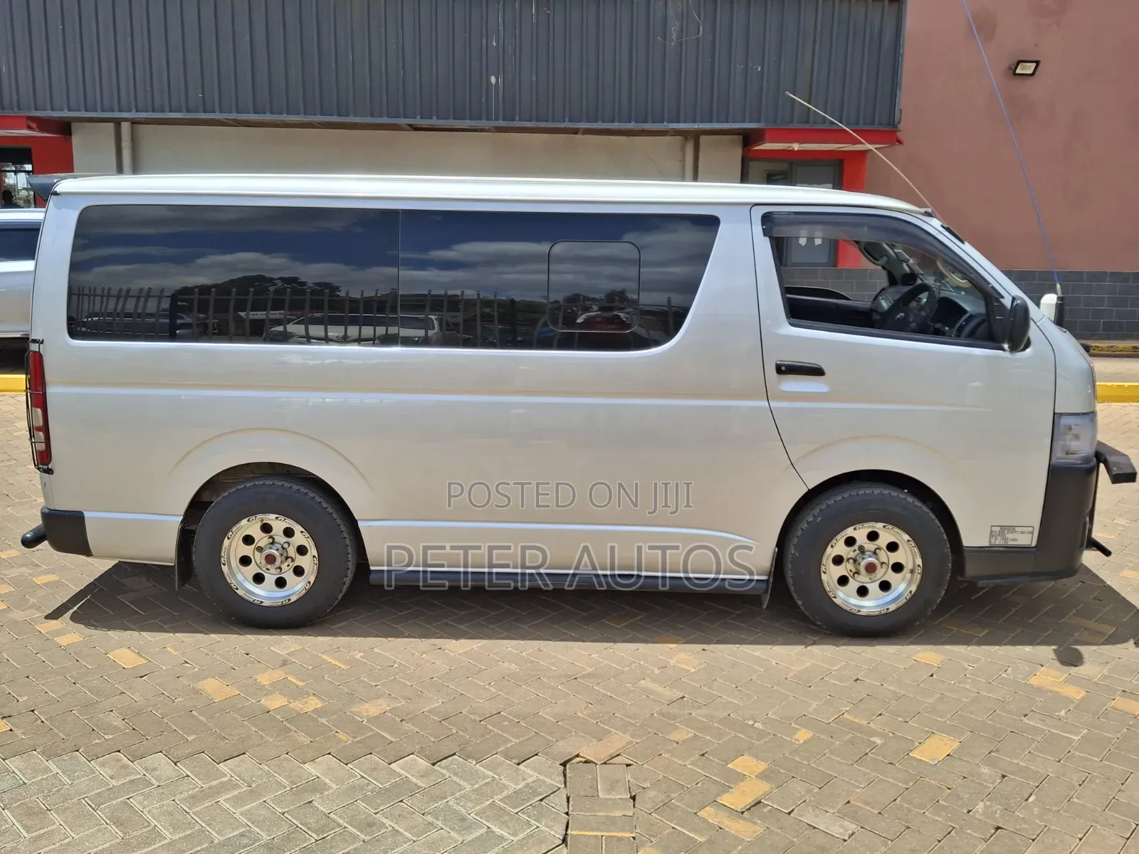 Toyota Grand HiAce 2002 Silver