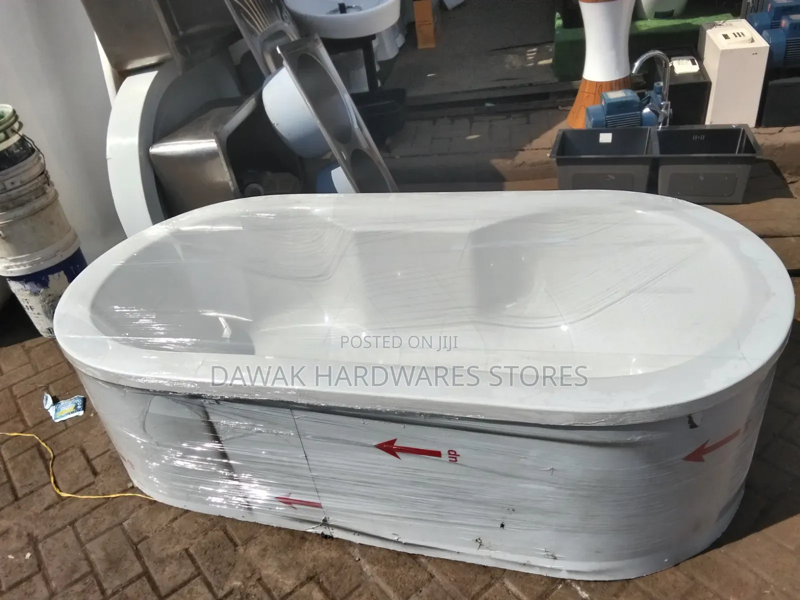 White Oval Enclosed Freestanding Bathtub