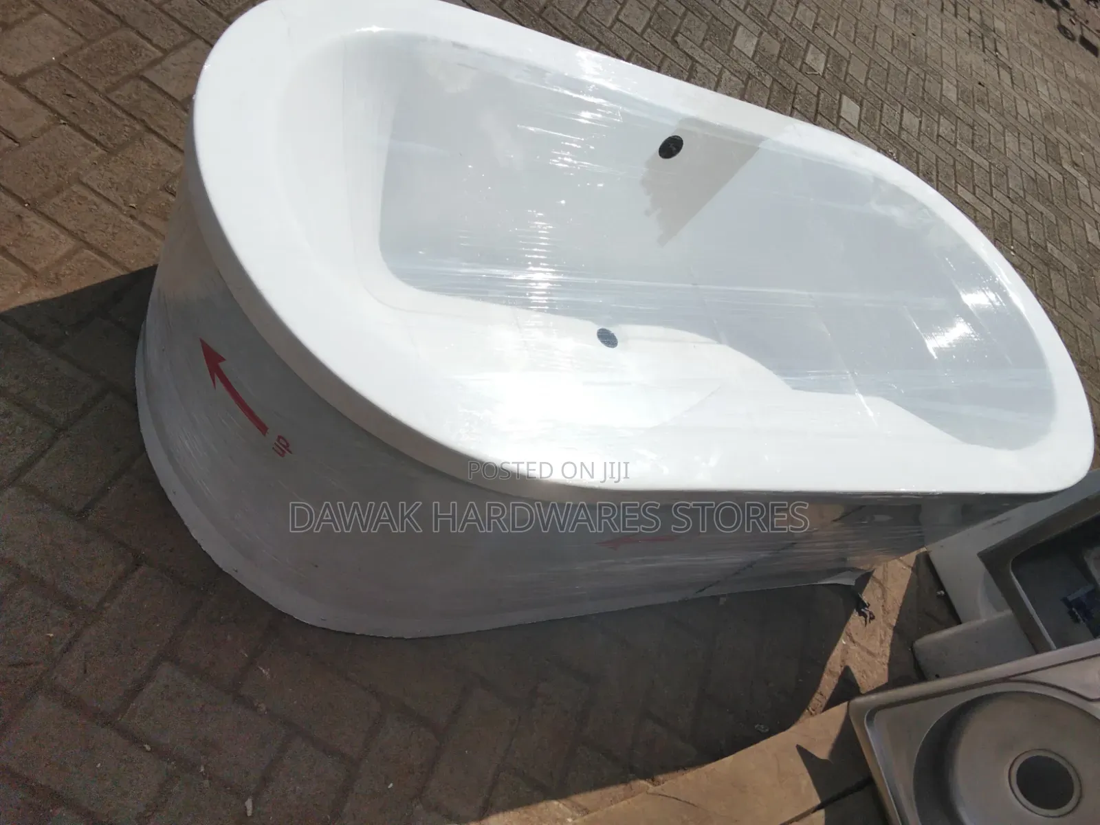 White Oval Enclosed Freestanding Bathtub