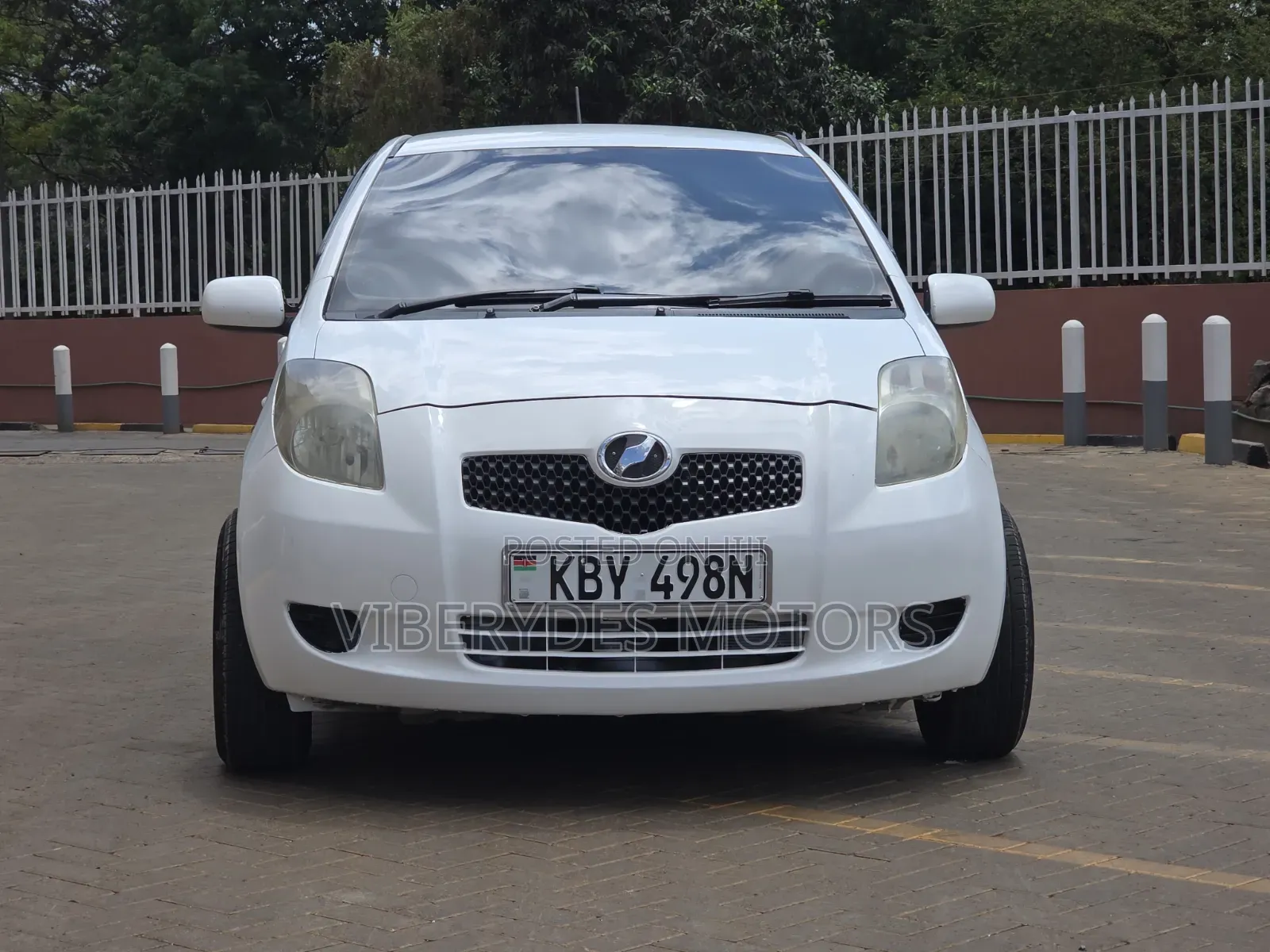 Toyota Vitz 2006 White