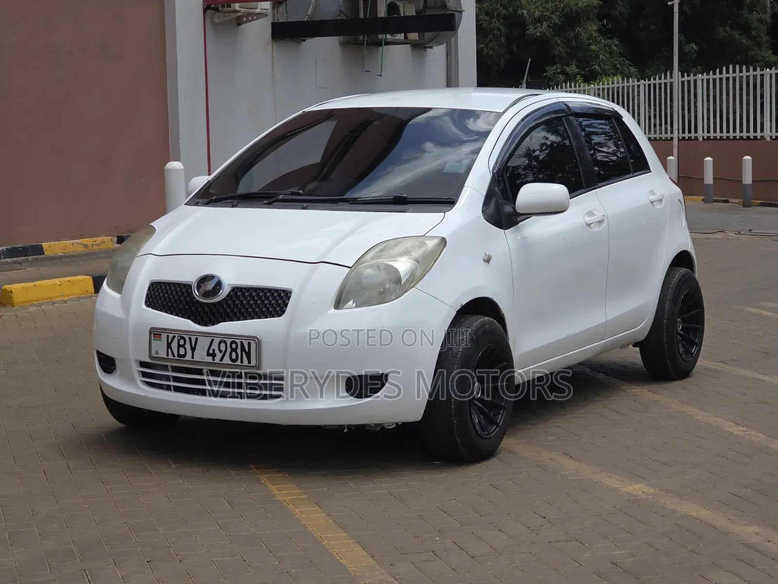Toyota Vitz 2006 White