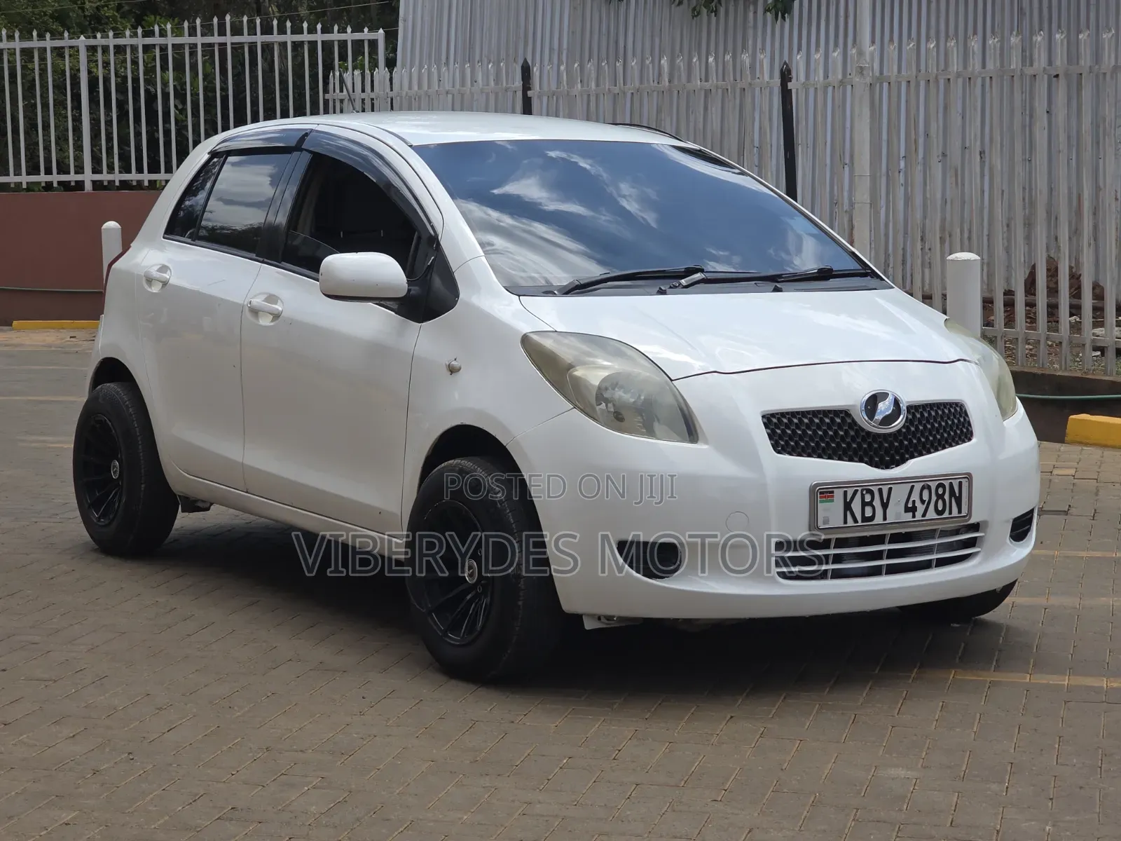 Toyota Vitz 2006 White