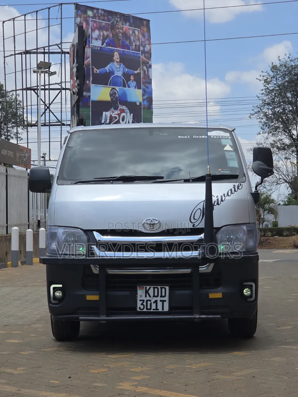 Toyota HiAce 2014 Silver