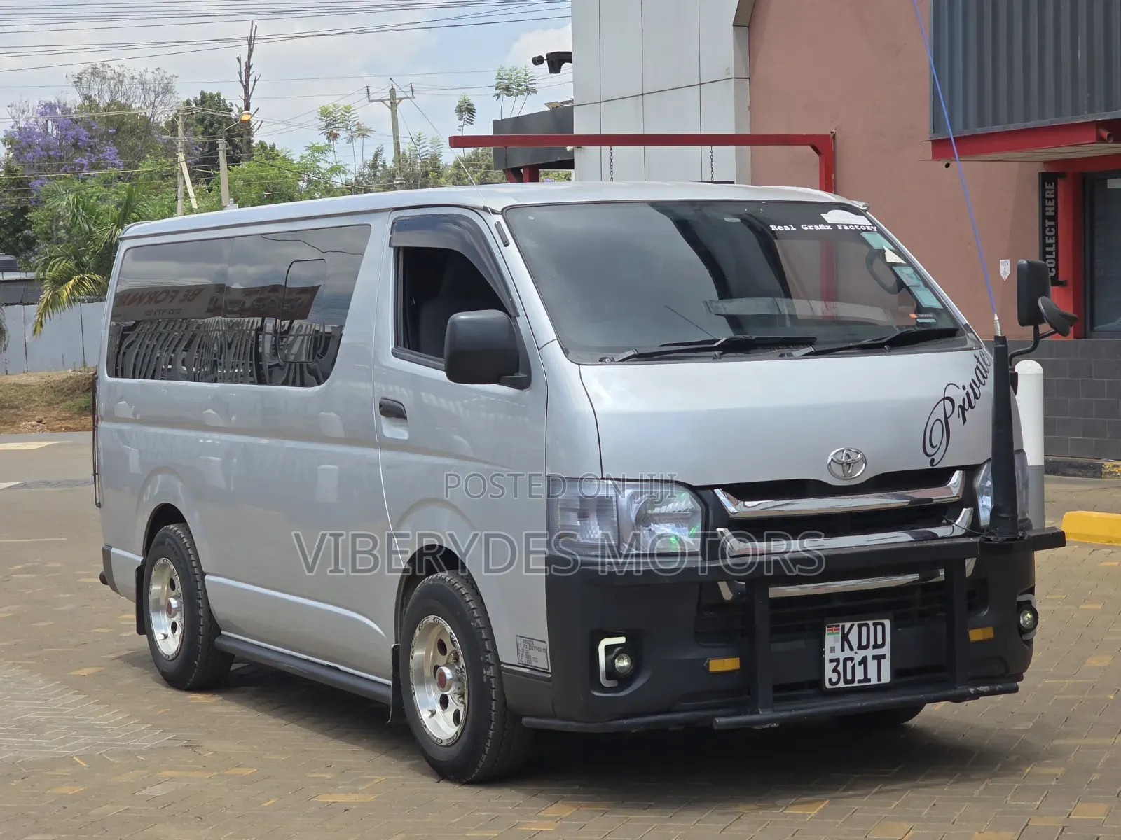 Toyota HiAce 2014 Silver