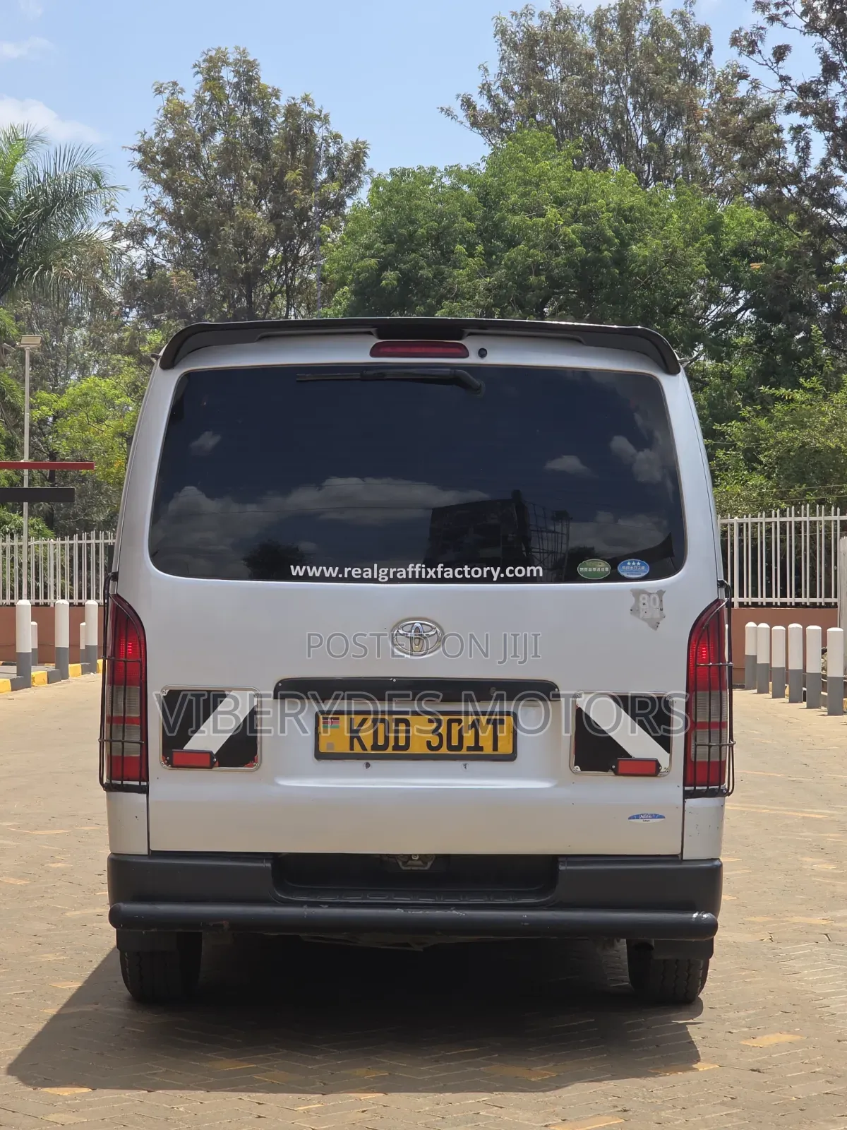 Toyota HiAce 2014 Silver