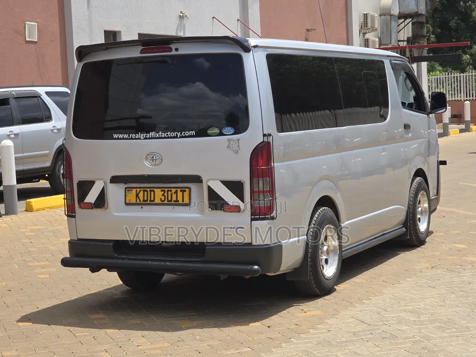 Toyota HiAce 2014 Silver