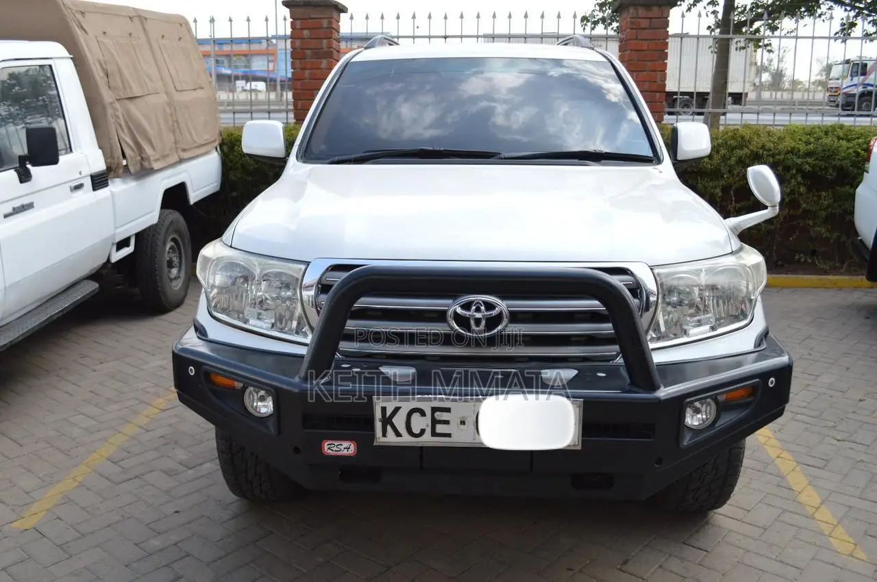 Toyota Land Cruiser 4.6 V8 ZX 2013 White