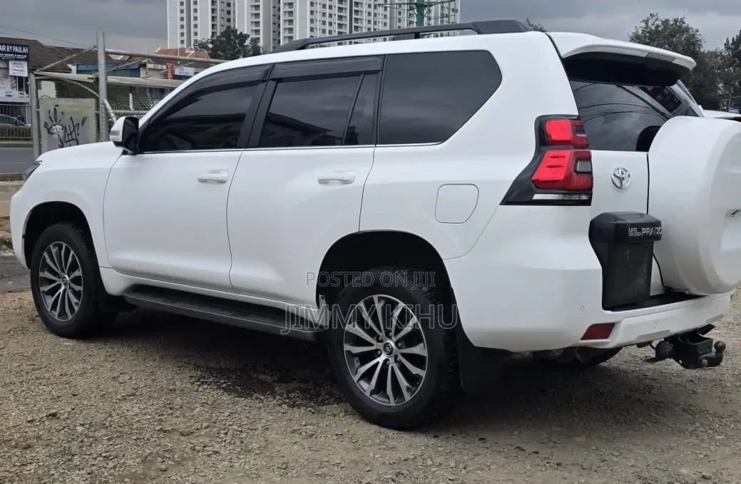 Toyota Land Cruiser Prado 2023 Pearl