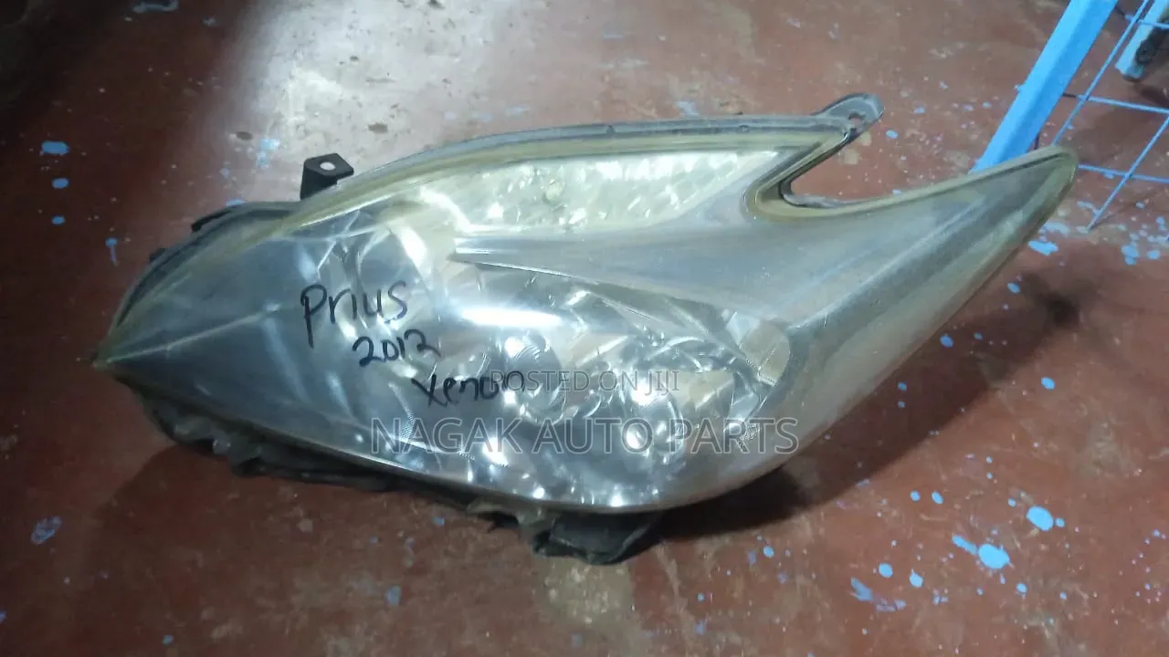 Toyota Prius 2012 Headlight