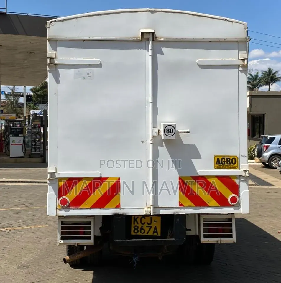 Isuzu NKR 2016