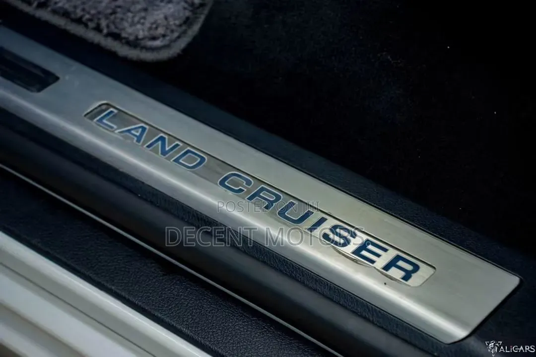 Toyota Land Cruiser 4.6 V8 ZX 2020 White