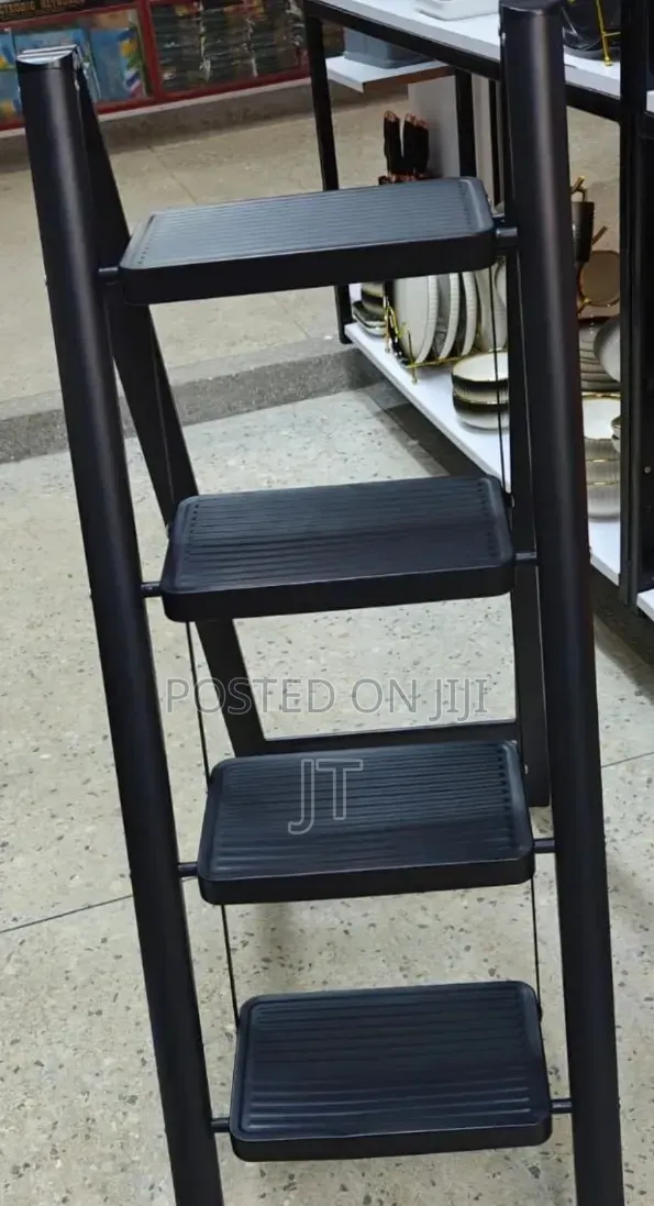 4 Layer Metallic Ladder
(Black)