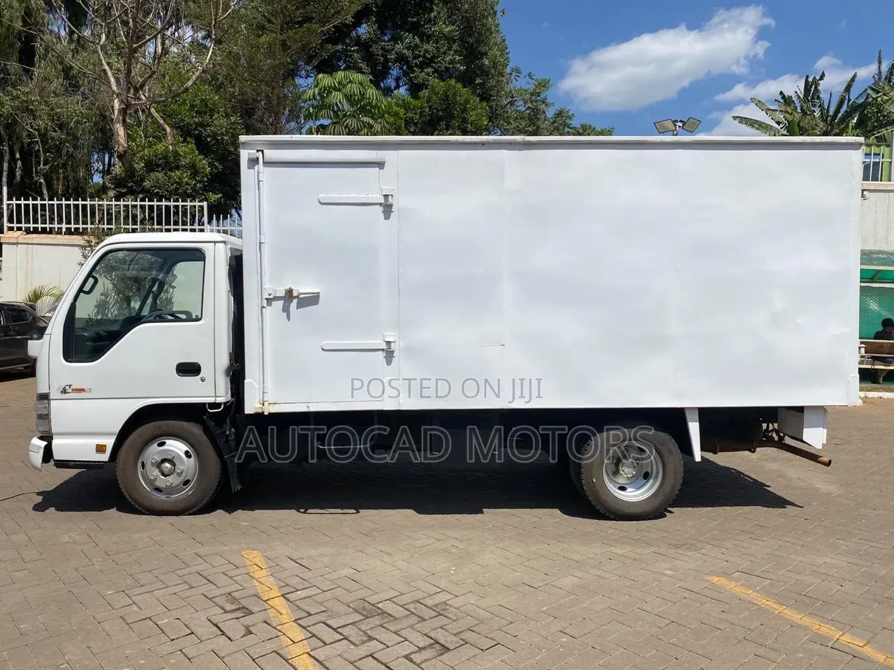 Isuzu NKR Local 2016 White