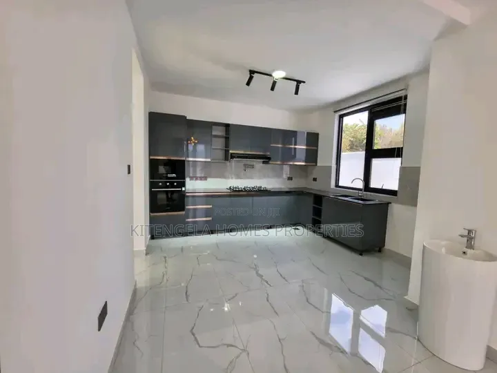 4bdrm Maisonette in Neema Close, Membley Estate for sale