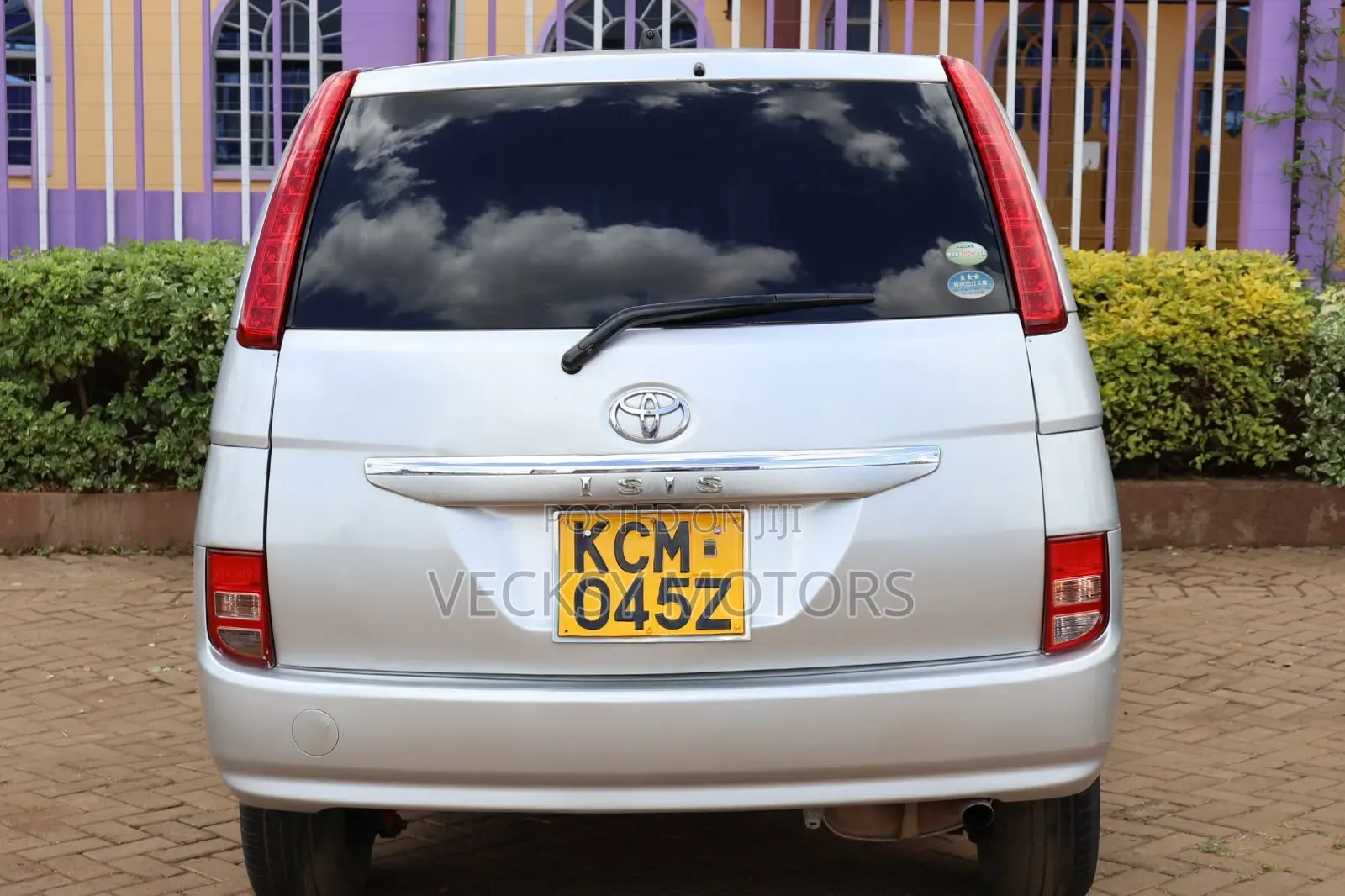 Toyota ISIS 2010 Silver