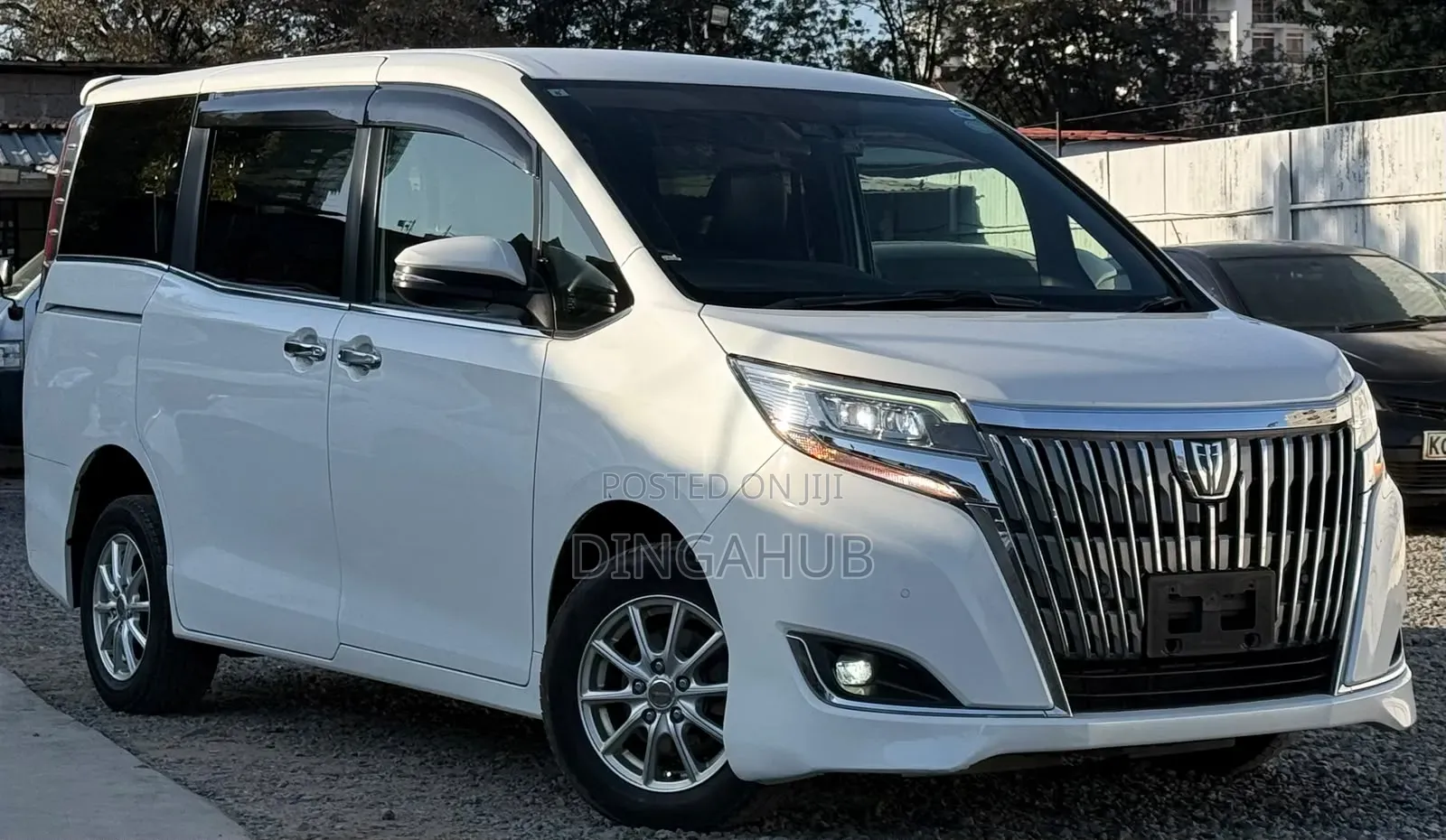 Toyota Esquire 2.0 FWD (7 seater) 2019 White