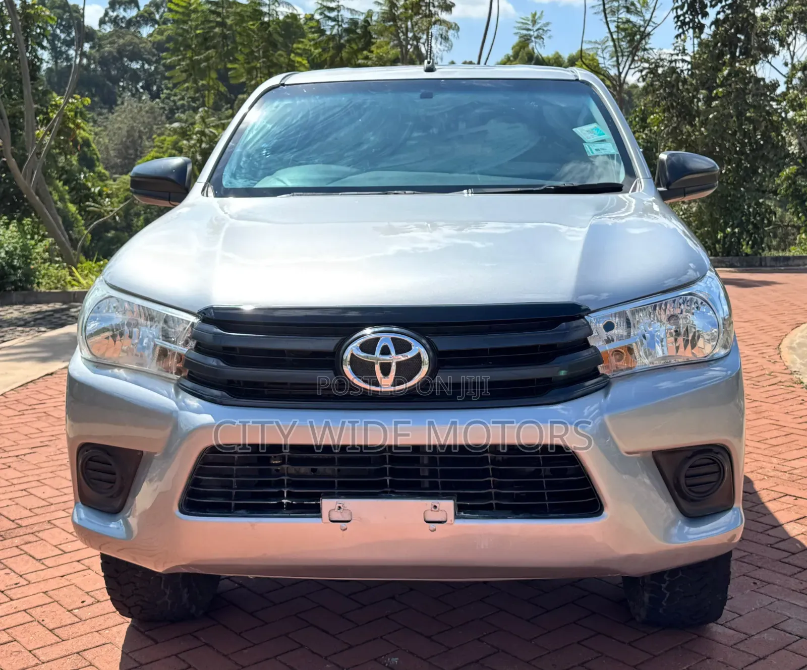 Toyota Hilux 2023 Gray