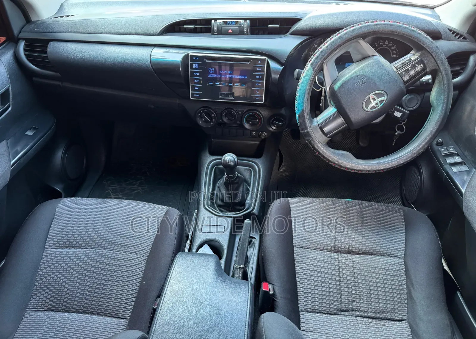 Toyota Hilux 2023 Gray