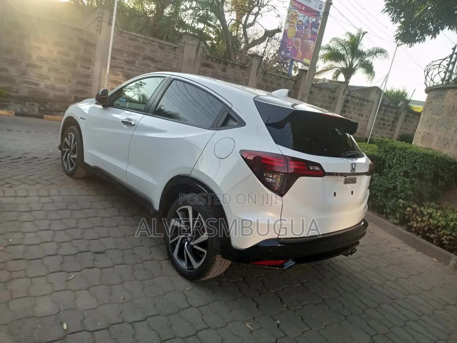 Honda Vezel 1.5 2WD 172 hp 2019 Off white