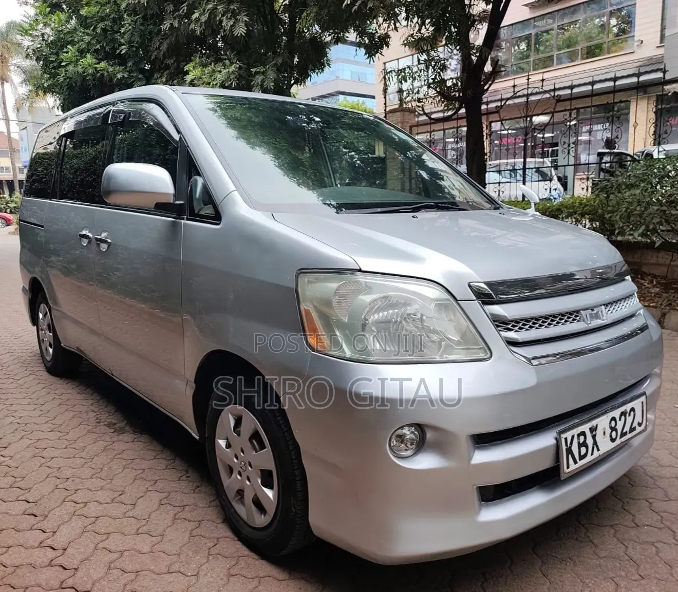 Toyota Noah 2.0 FWD (8 Seater) 2006 Silver