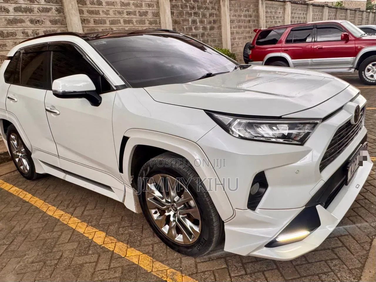Toyota RAV4 XLE Premium AWD 2019 Pearl