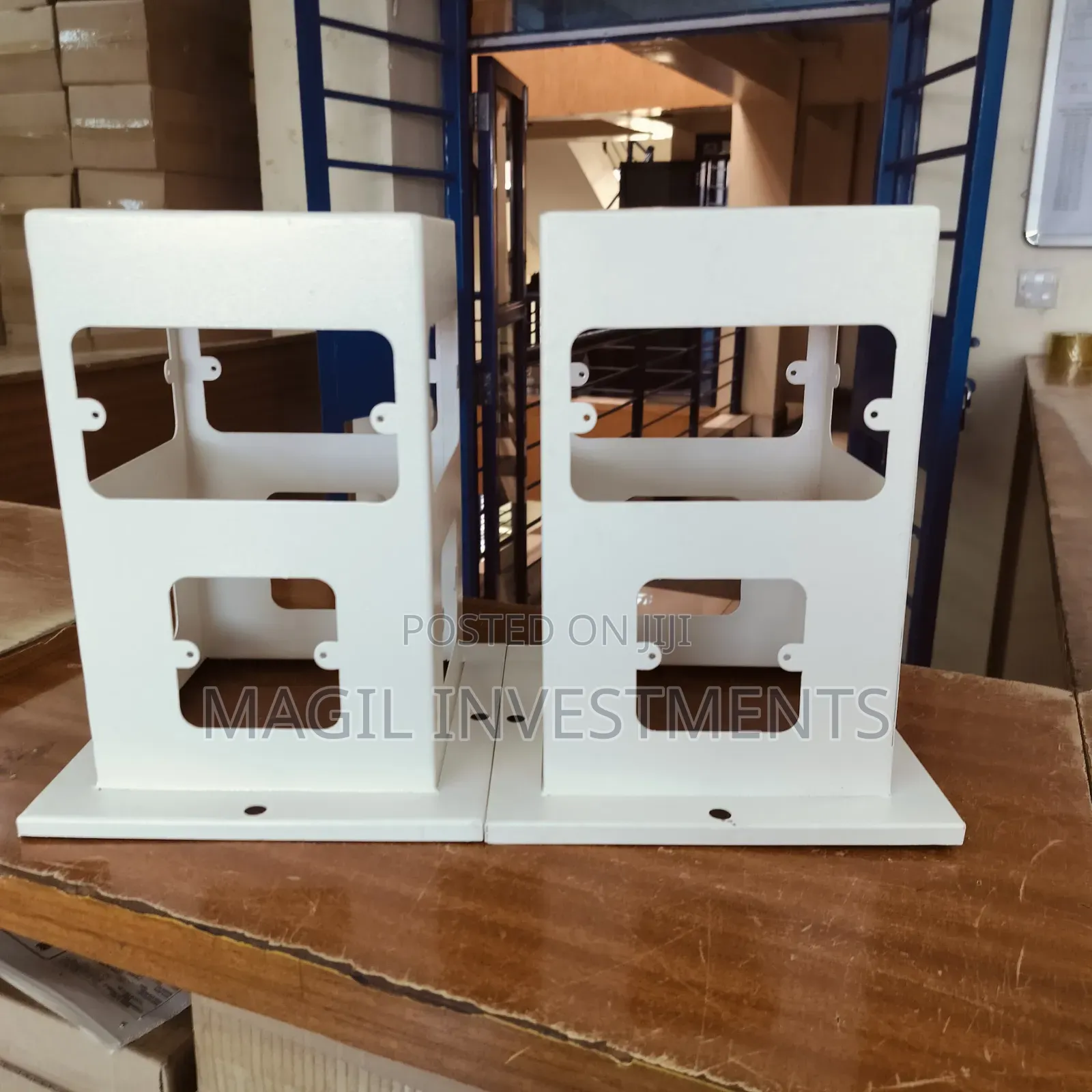Pedestal With Twin Socket and Single