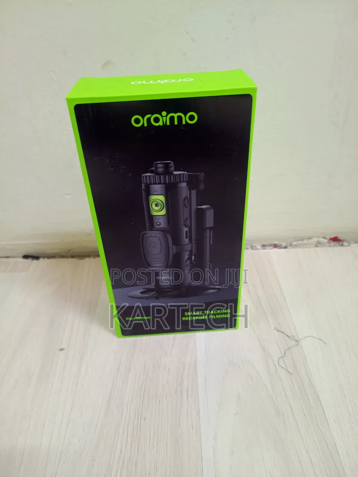 Oraimo OAT-201A FlowMotion Smart Tracking Tripod With Gesture Control