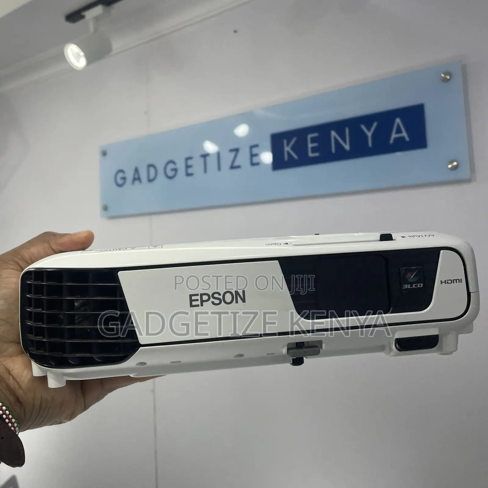 Pre-Owned Epson EB-S31 3LCD Projector
