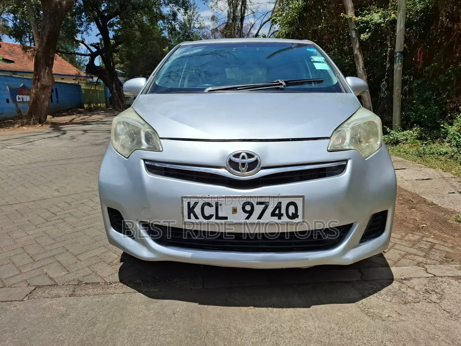 Toyota Ractis 1.3 FWD 2011 Silver