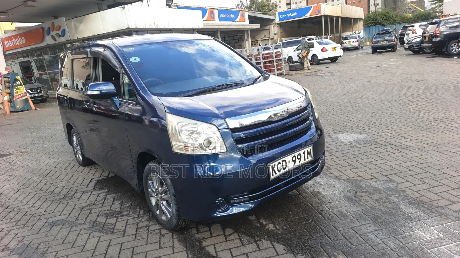 Toyota Noah 2.0 158hp FWD (8 Seater) 2009 Blue
