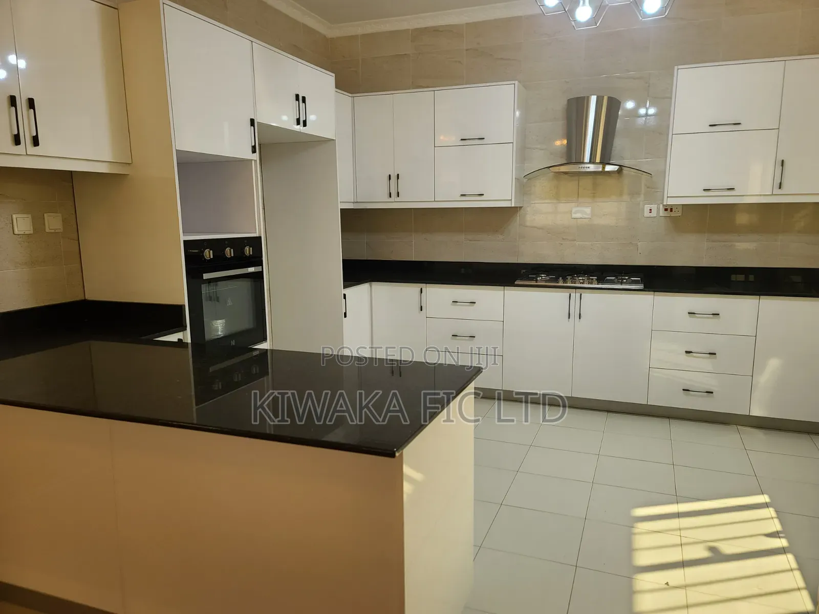 5bdrm Maisonette in Karuguru, Kamakis for sale