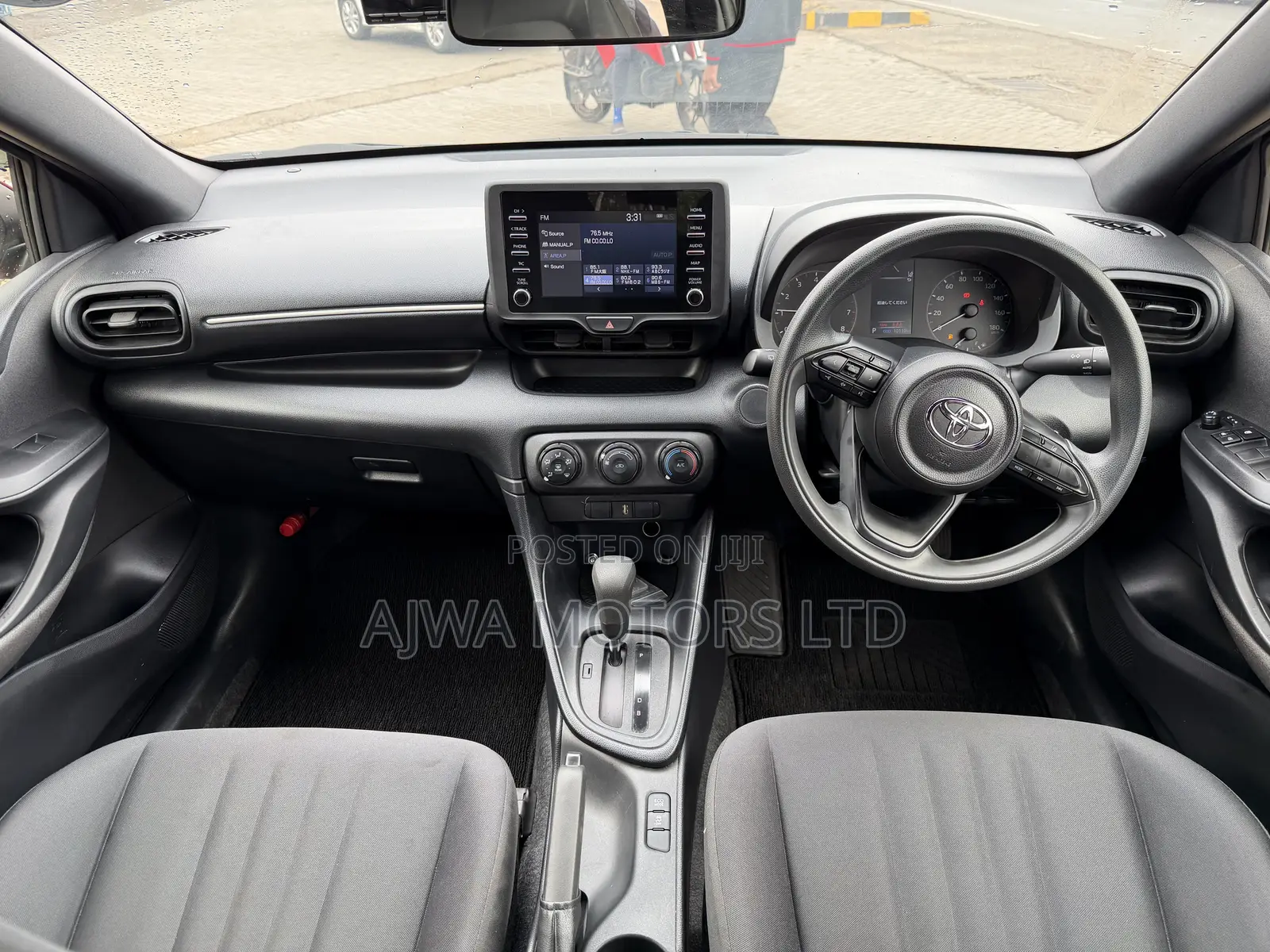 Toyota Yaris 1.5 Sedan L 2020 Maroon