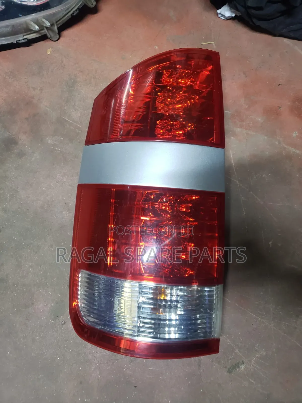 Noah 2005/6/7 Taillight