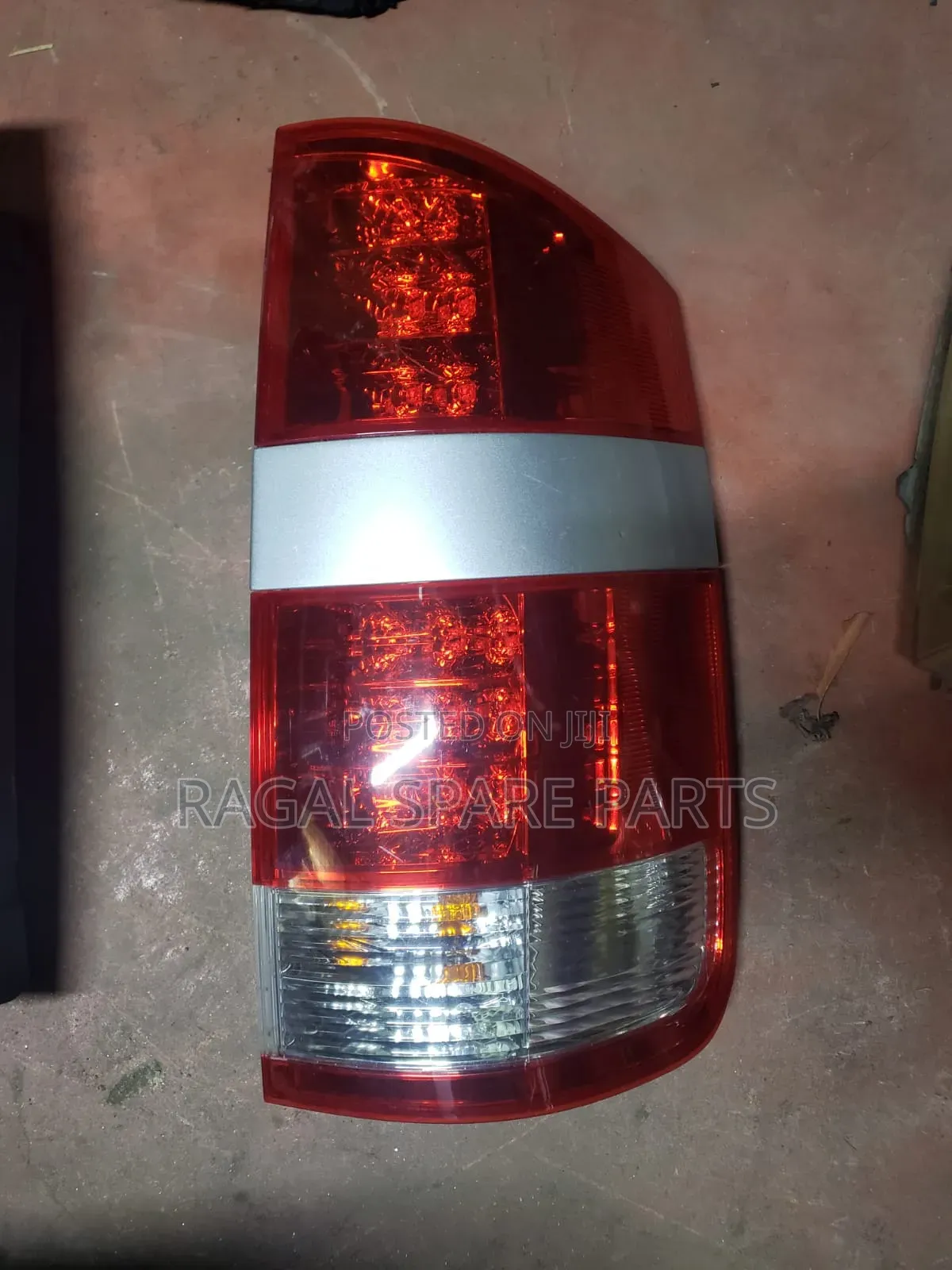 Noah 2005/6/7 Taillight