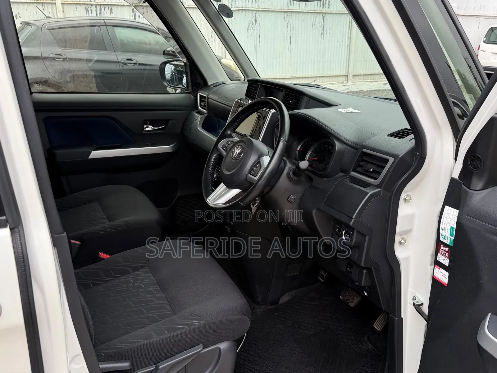 Toyota Tank 1.0 FWD 2019 White