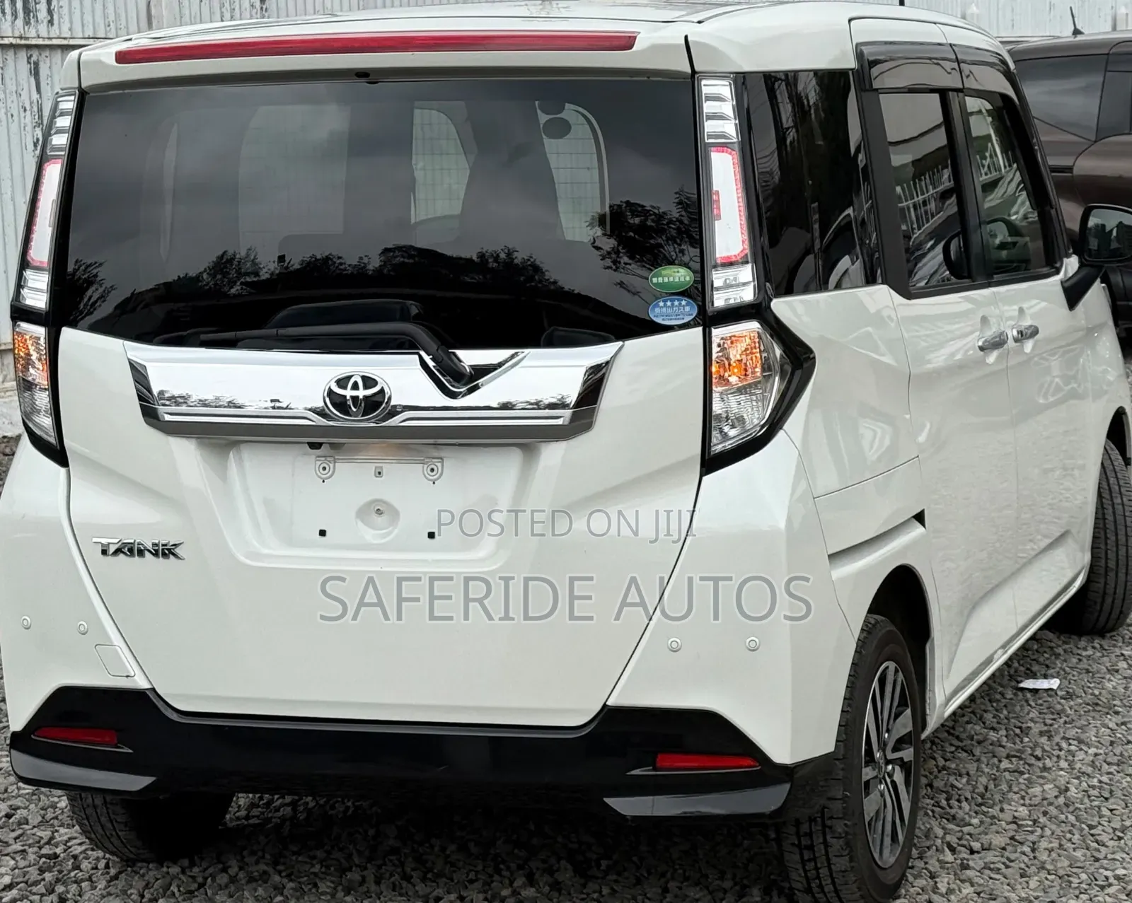 Toyota Tank 1.0 FWD 2019 White