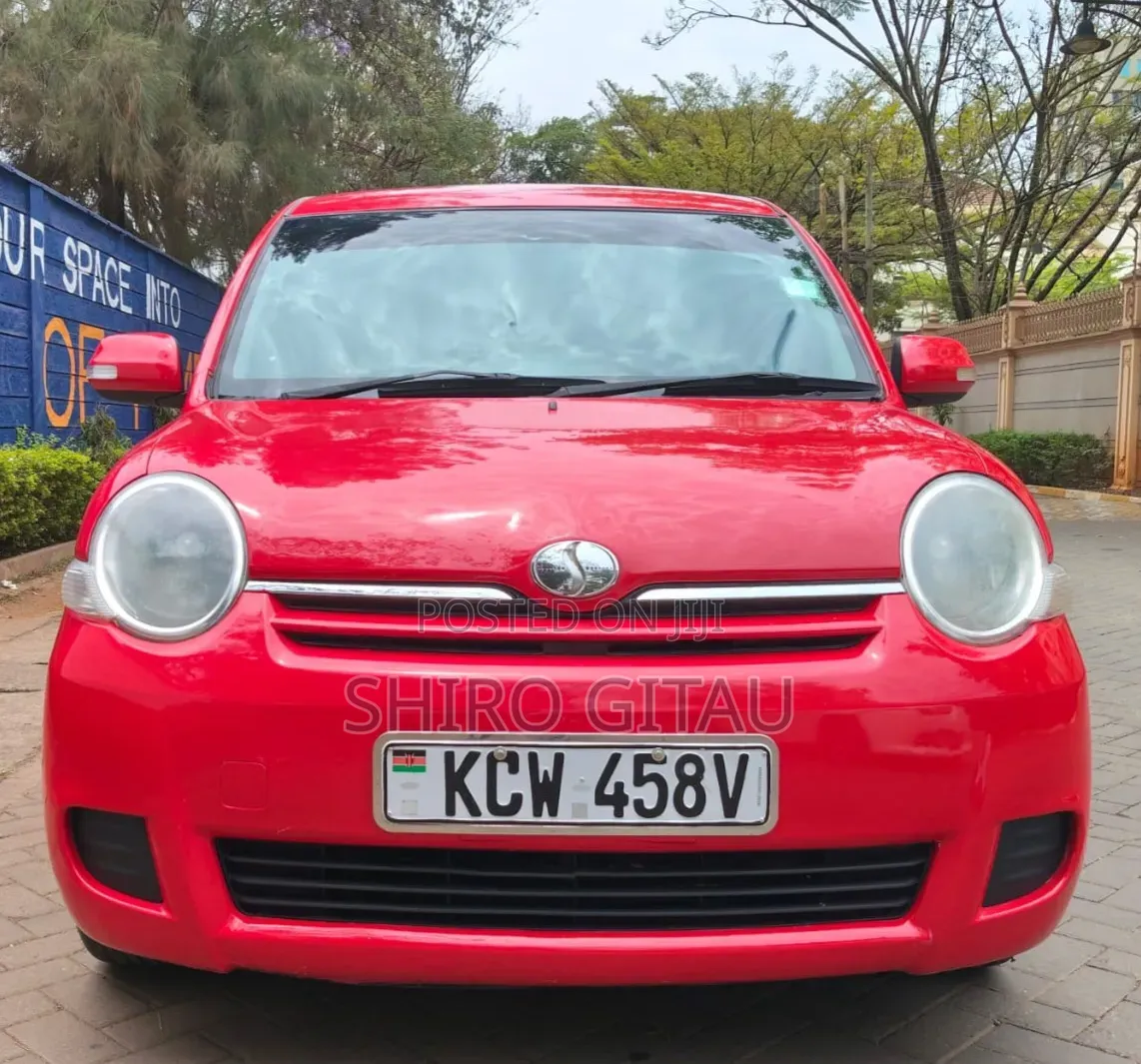 Toyota Sienta 1.5 FWD 2013 Red