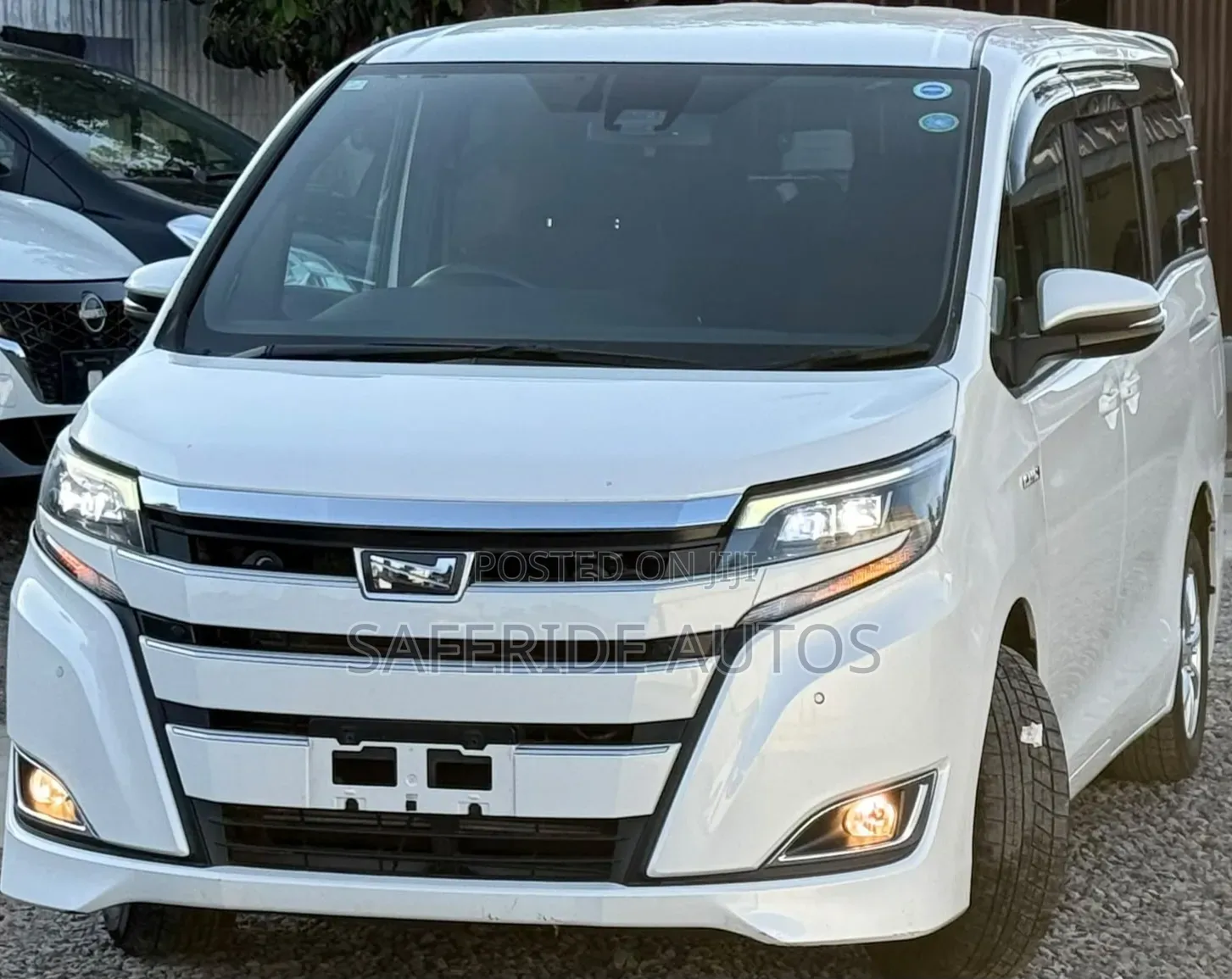 Toyota Noah 1.8 FWD Hybrid (7 seater) 2019 White